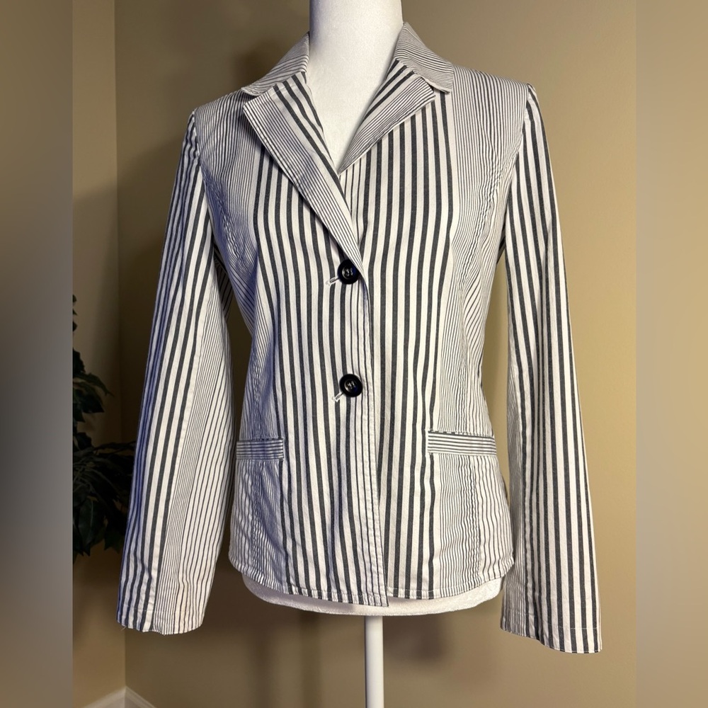 EUC Blazer: Dark Charcoal/White Flattering Vertical Stripes, Chico’s Sz 0 = 4(S)